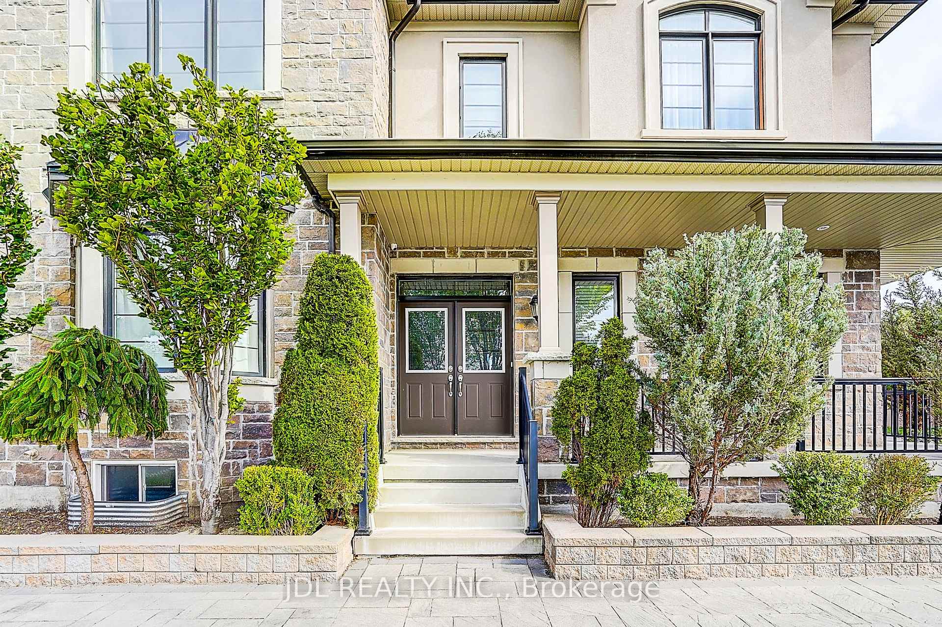 Photo 5 of 39 Jeffrey Nihda Crescent, Markham, Greensborough — HOMEH