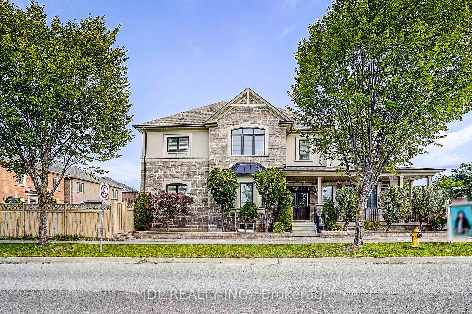 Photo 6 of 39 Jeffrey Nihda Crescent, Markham, Greensborough — HOMEH