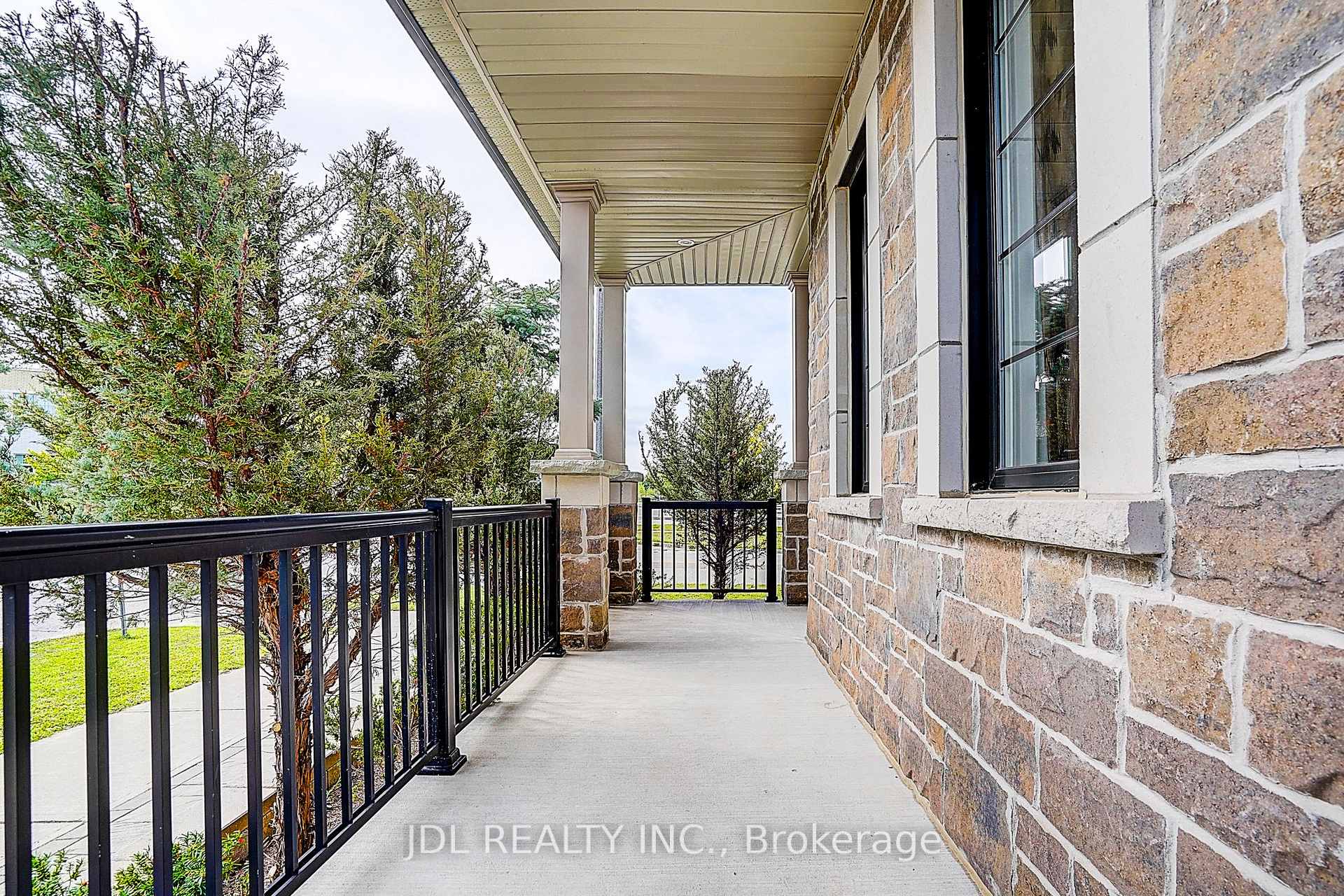 Photo 7 of 39 Jeffrey Nihda Crescent, Markham, Greensborough — HOMEH