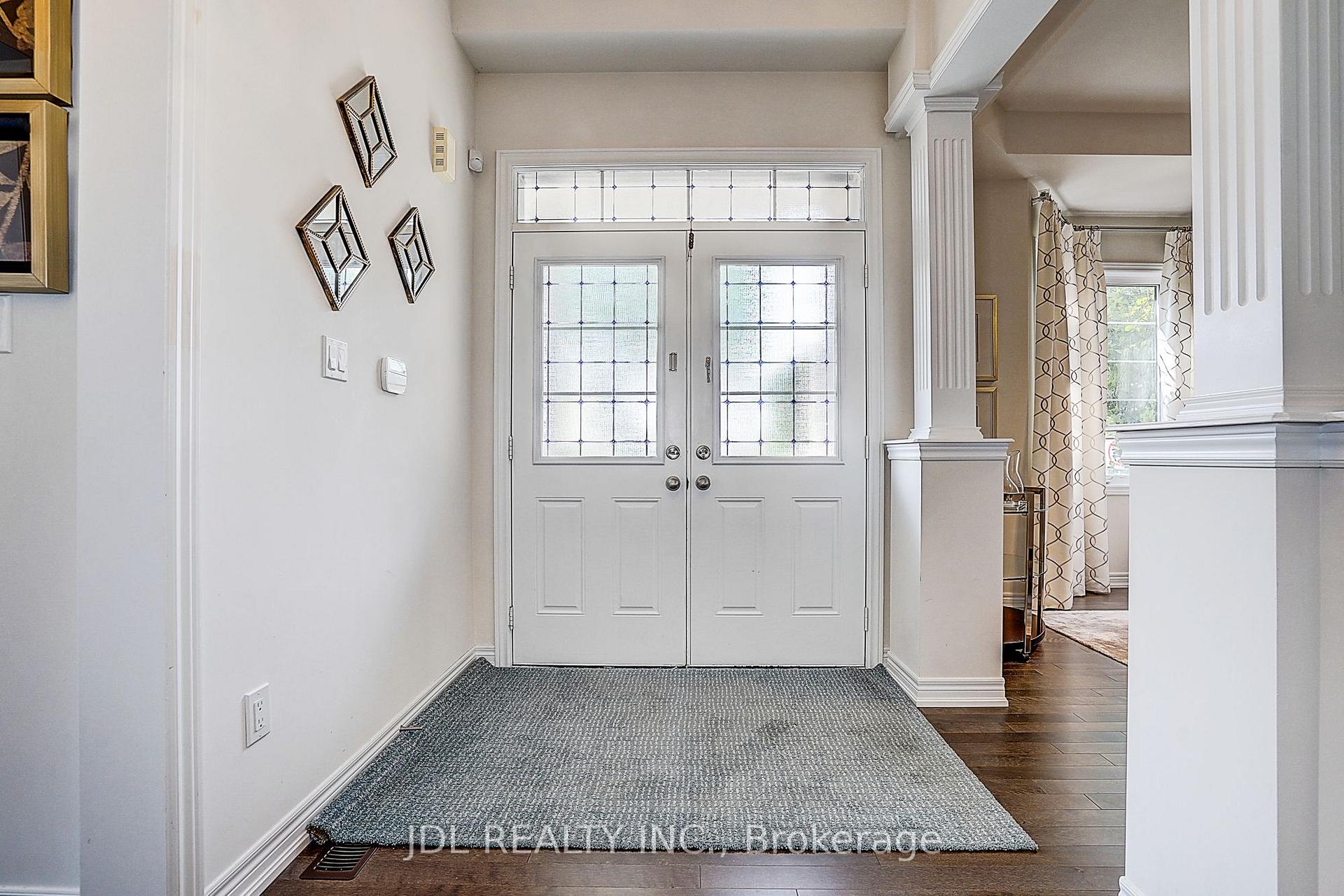 Photo 9 of 39 Jeffrey Nihda Crescent, Markham, Greensborough — HOMEH