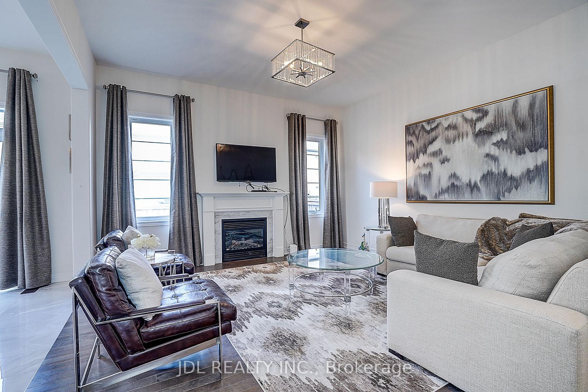 Photo 16 of 39 Jeffrey Nihda Crescent, Markham, Greensborough — HOMEH