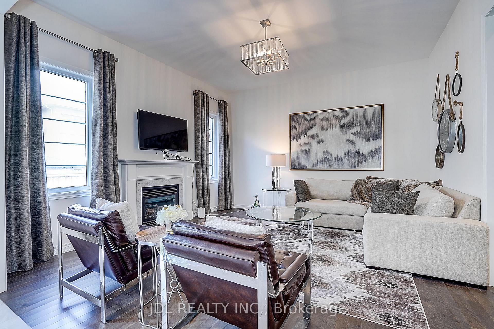 Photo 17 of 39 Jeffrey Nihda Crescent, Markham, Greensborough — HOMEH