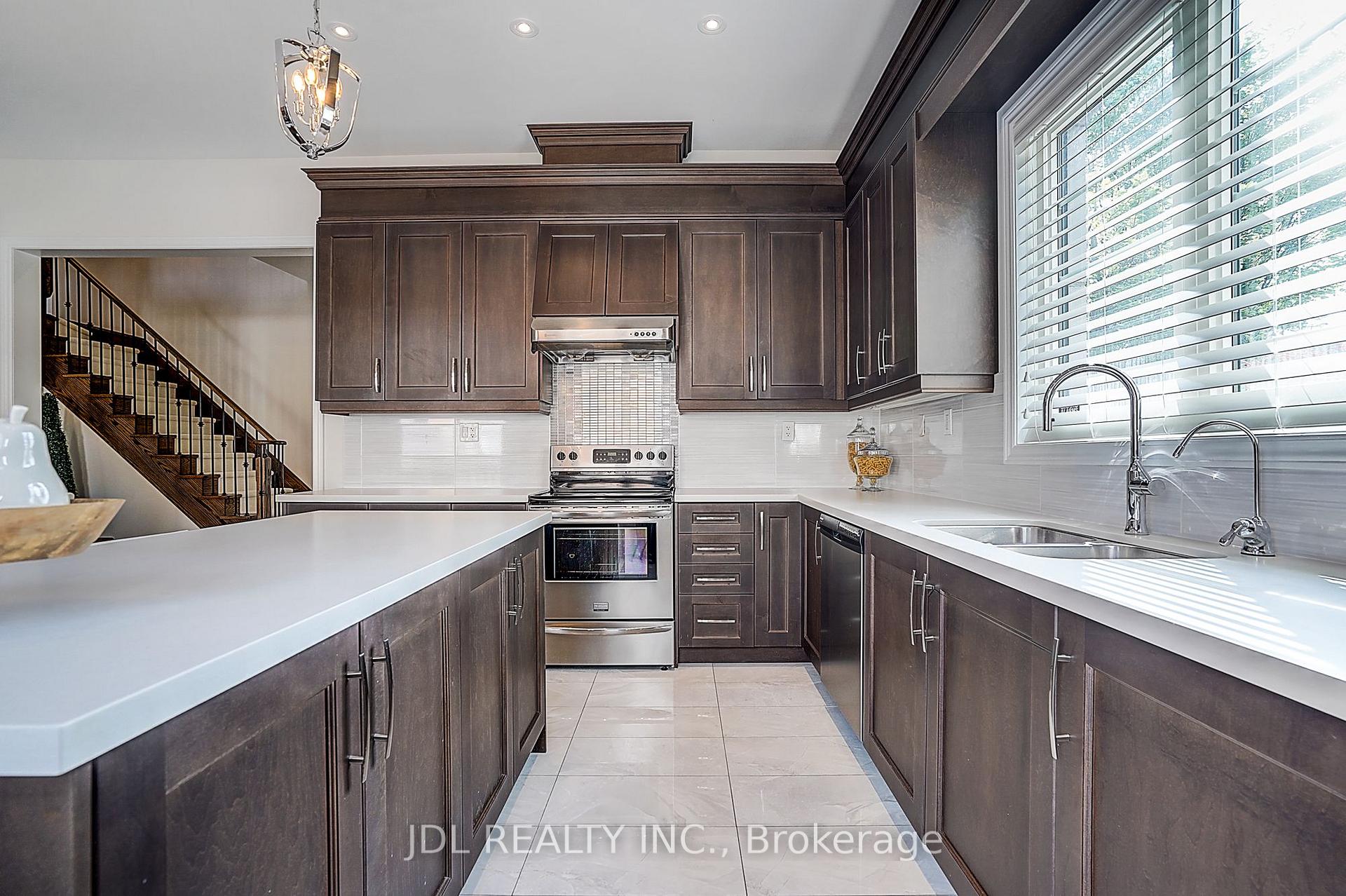 Photo 25 of 39 Jeffrey Nihda Crescent, Markham, Greensborough — HOMEH
