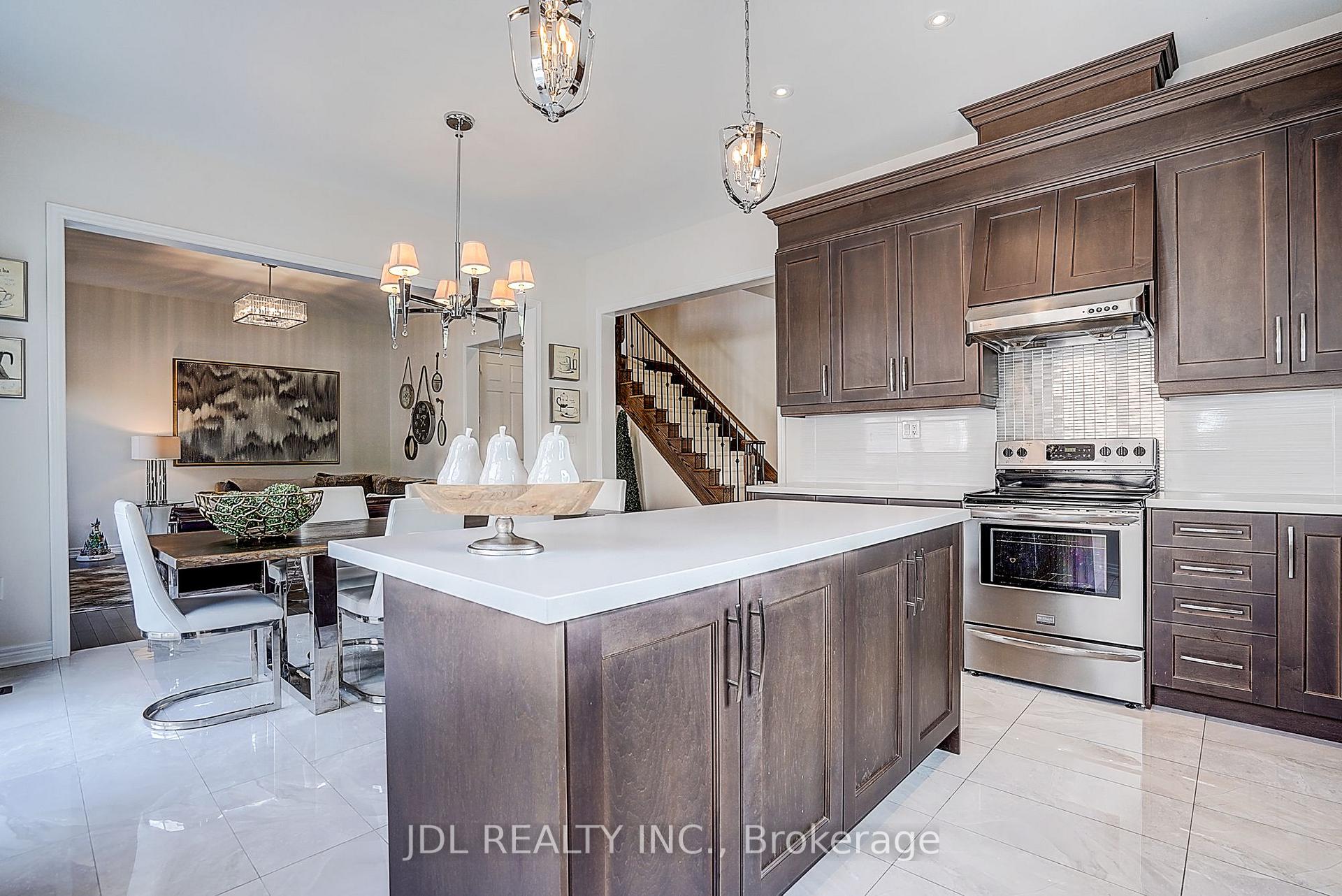 Photo 26 of 39 Jeffrey Nihda Crescent, Markham, Greensborough — HOMEH