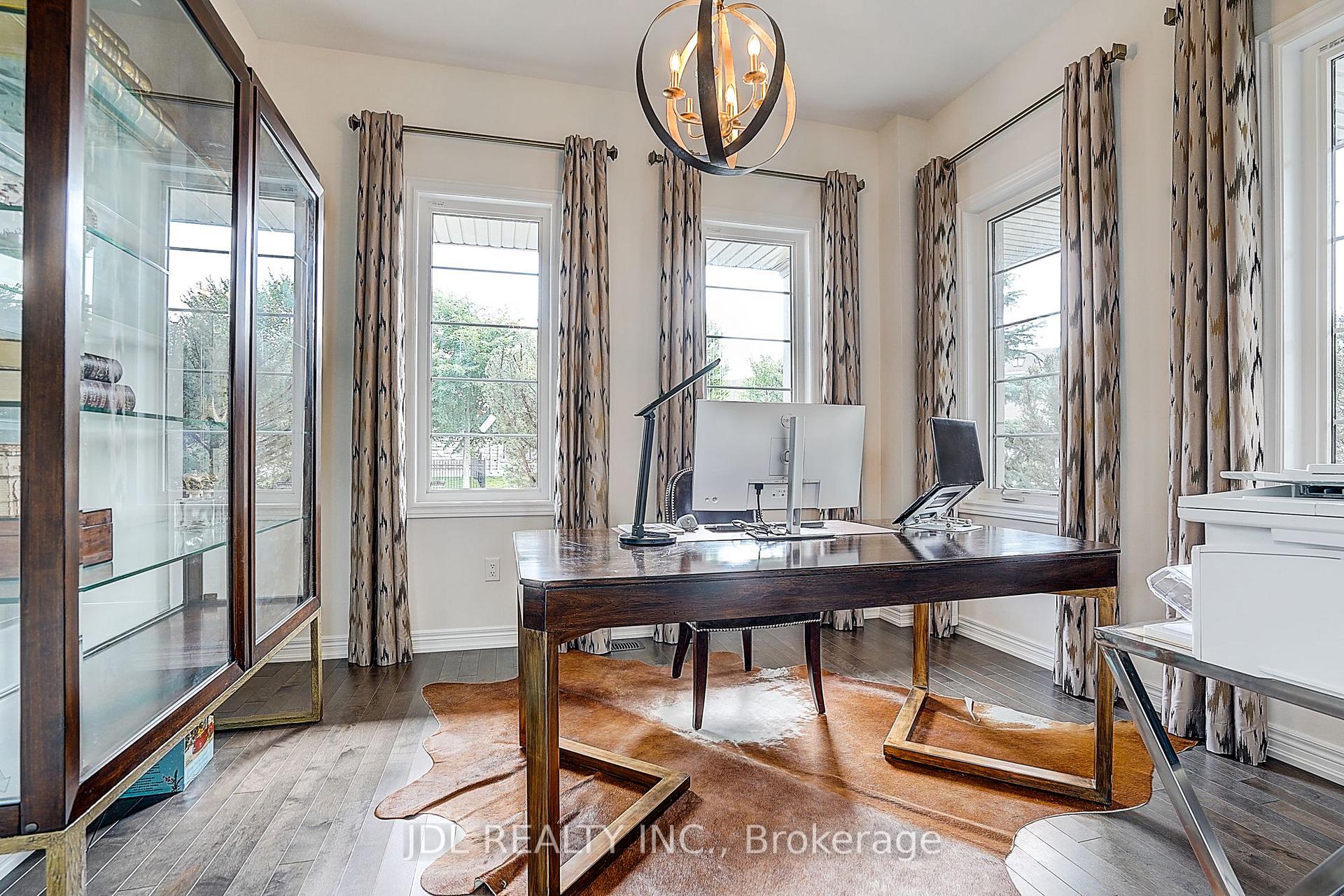 Photo 28 of 39 Jeffrey Nihda Crescent, Markham, Greensborough — HOMEH