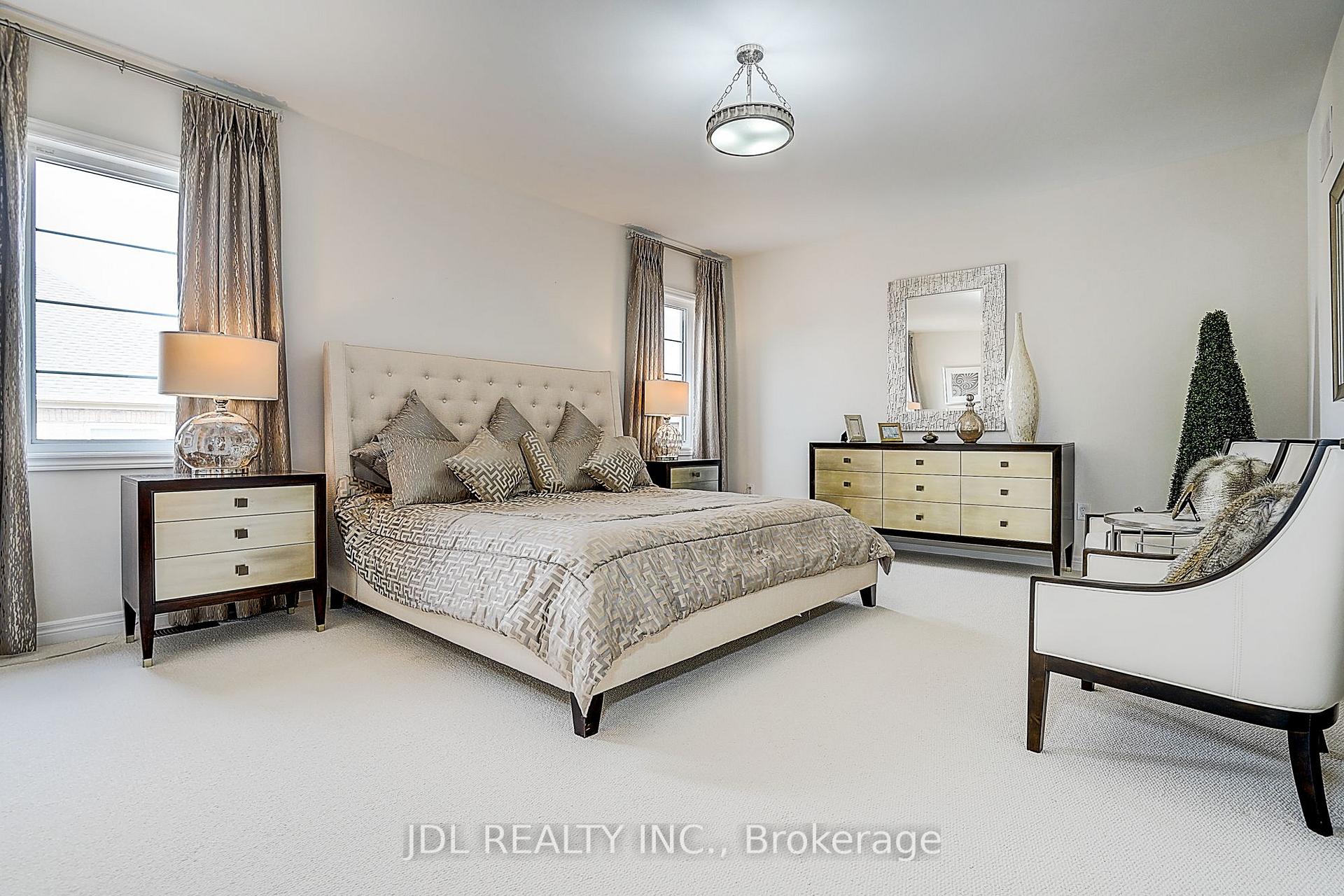Photo 32 of 39 Jeffrey Nihda Crescent, Markham, Greensborough — HOMEH