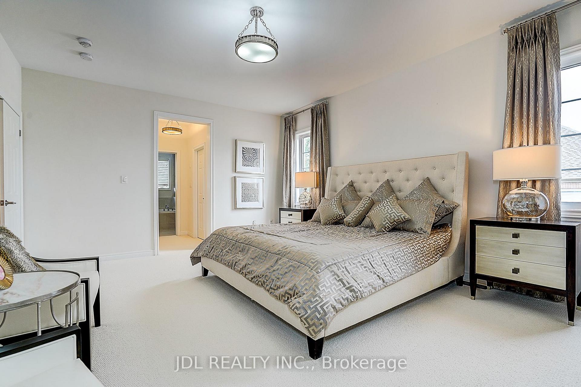 Photo 33 of 39 Jeffrey Nihda Crescent, Markham, Greensborough — HOMEH