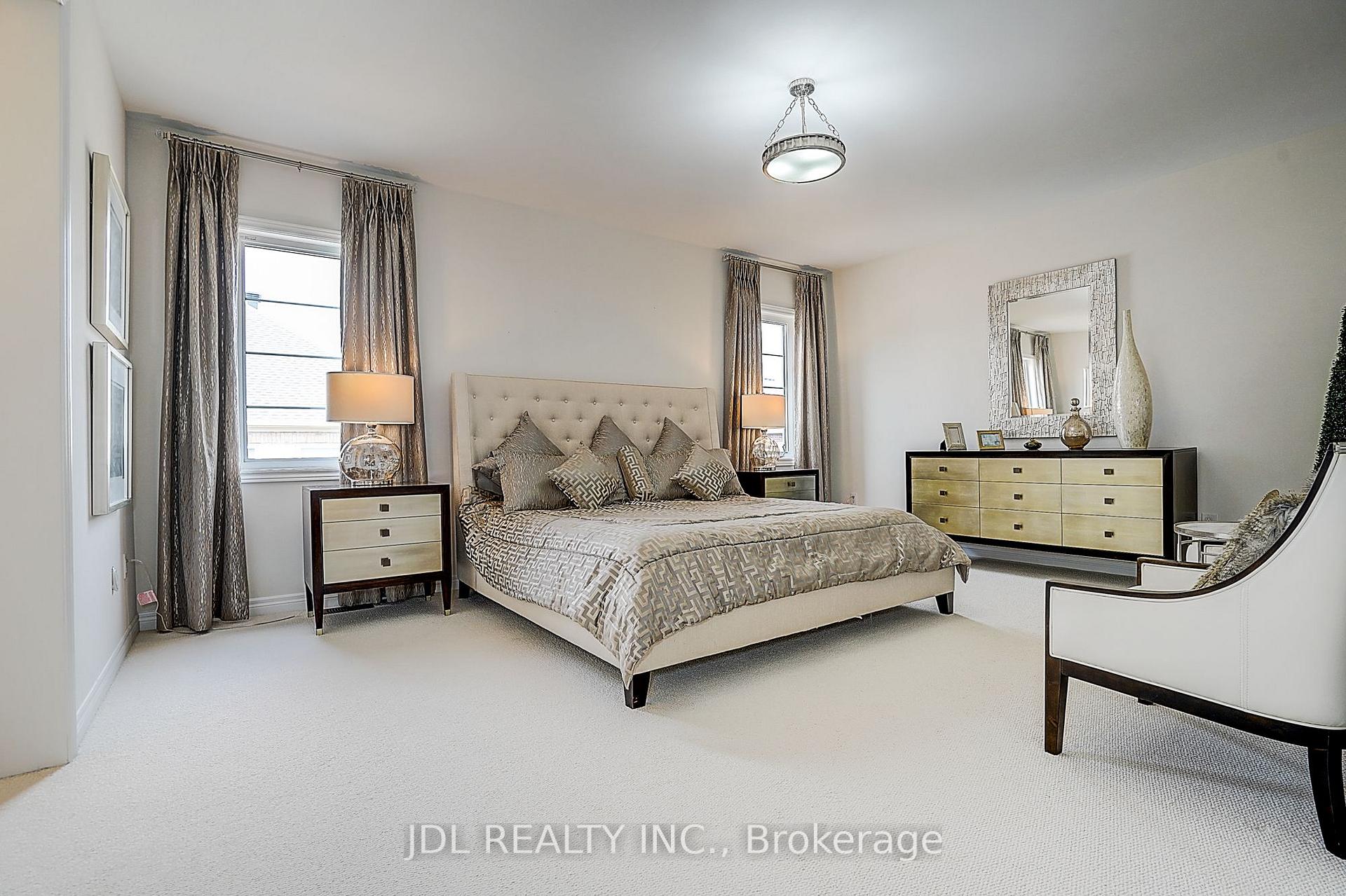 Photo 34 of 39 Jeffrey Nihda Crescent, Markham, Greensborough — HOMEH