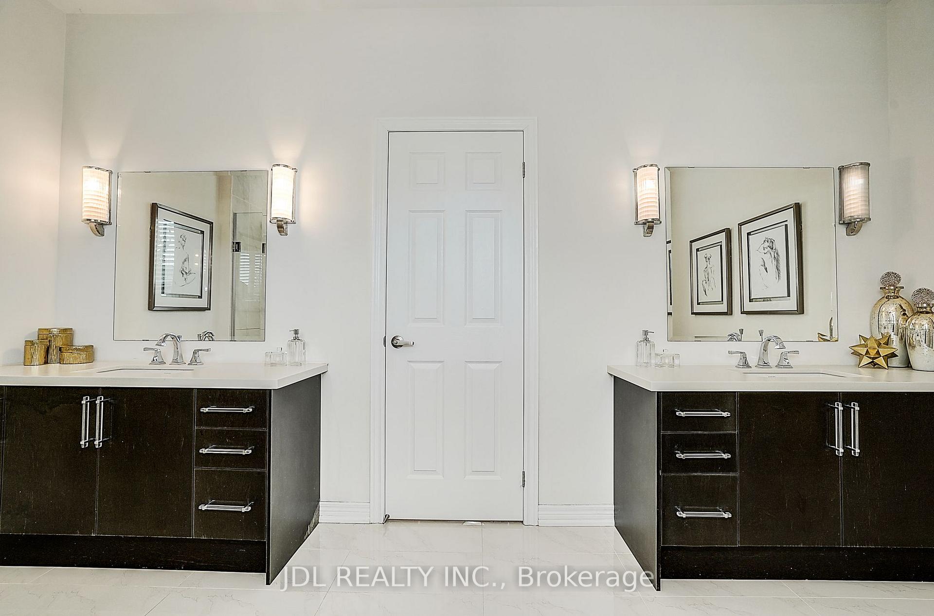 Photo 35 of 39 Jeffrey Nihda Crescent, Markham, Greensborough — HOMEH