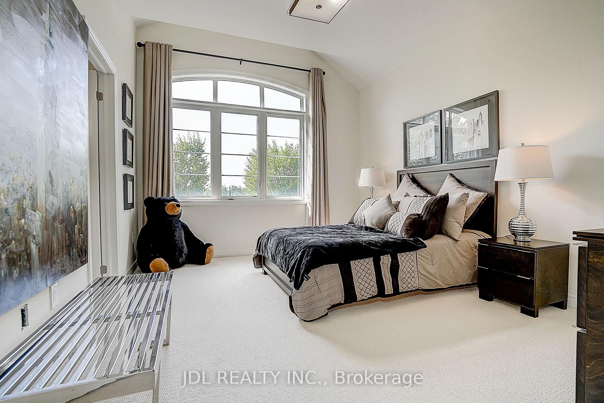 Photo 38 of 39 Jeffrey Nihda Crescent, Markham, Greensborough — HOMEH