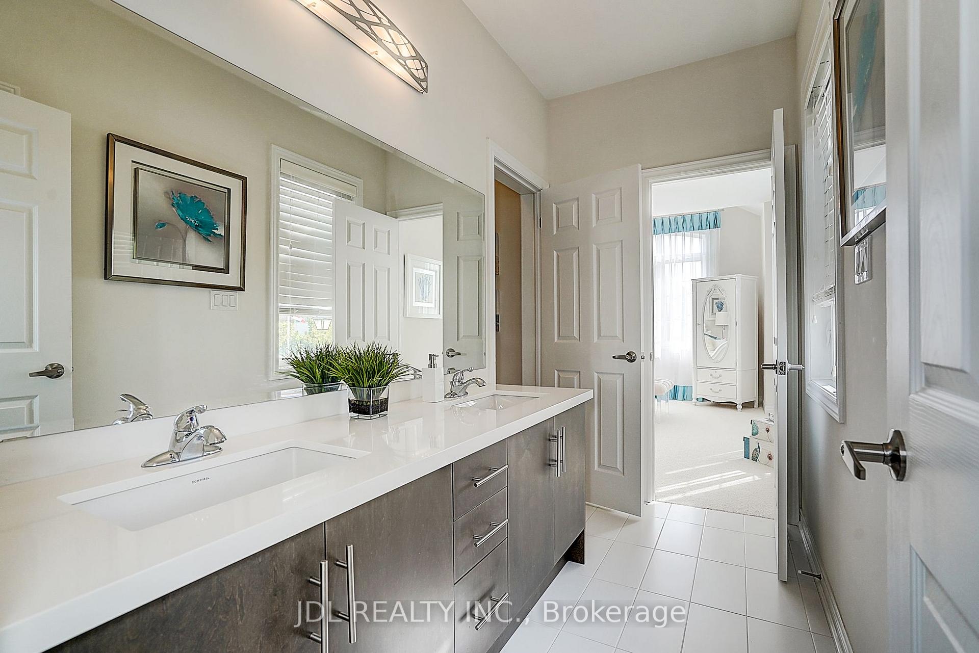 Photo 40 of 39 Jeffrey Nihda Crescent, Markham, Greensborough — HOMEH