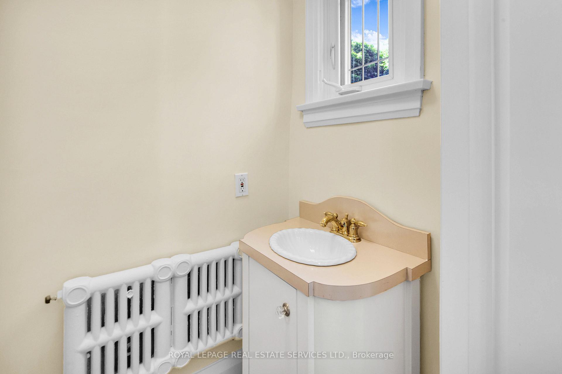 Photo 36 of Unit 2nd Floor, 113 Chaplin Crescent, Toronto, Forest Hill South — HOMEH