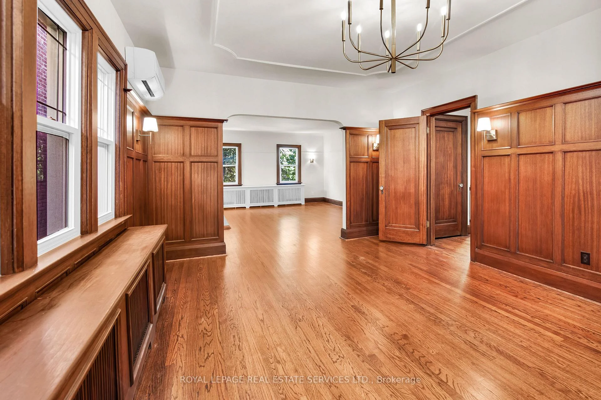 Photo 3 of Unit 2nd Floor, 113 Chaplin Crescent, Toronto, Forest Hill South — HOMEH