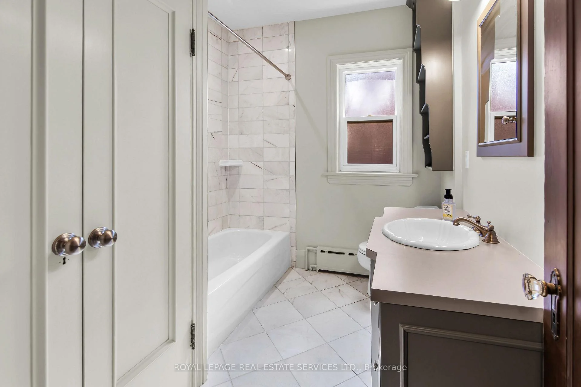 Photo 11 of Unit 2nd Floor, 113 Chaplin Crescent, Toronto, Forest Hill South — HOMEH