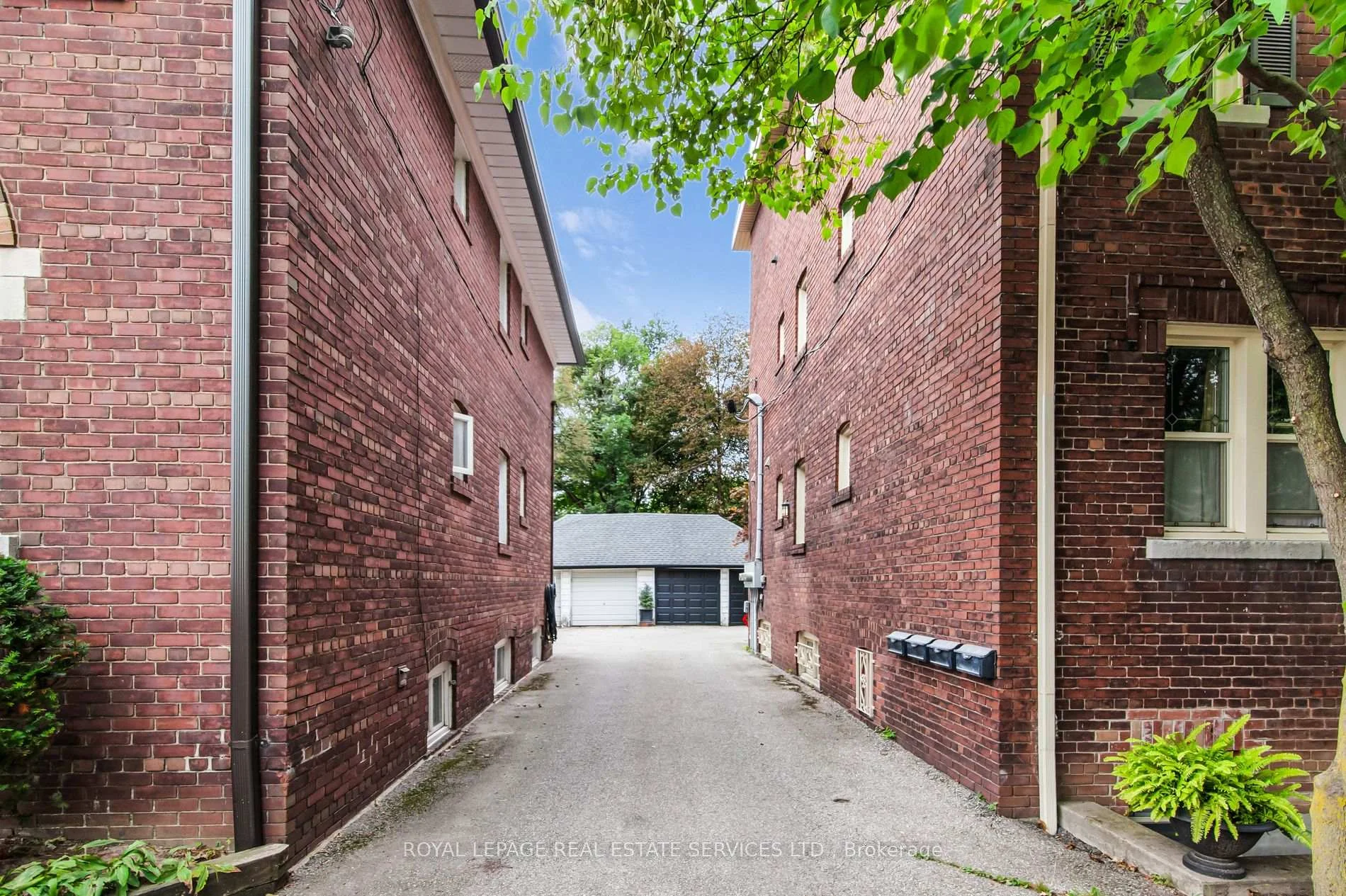 Photo 64 of Unit 2nd Floor, 113 Chaplin Crescent, Toronto, Forest Hill South — HOMEH