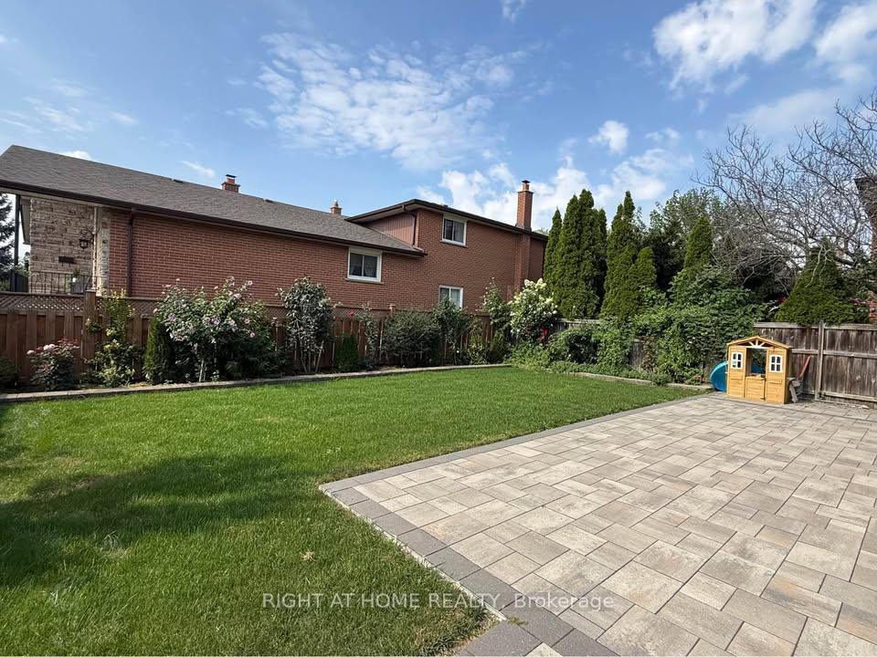 Photo 3 of 2468 Hensall Street, Mississauga, Cooksville — HOMEH