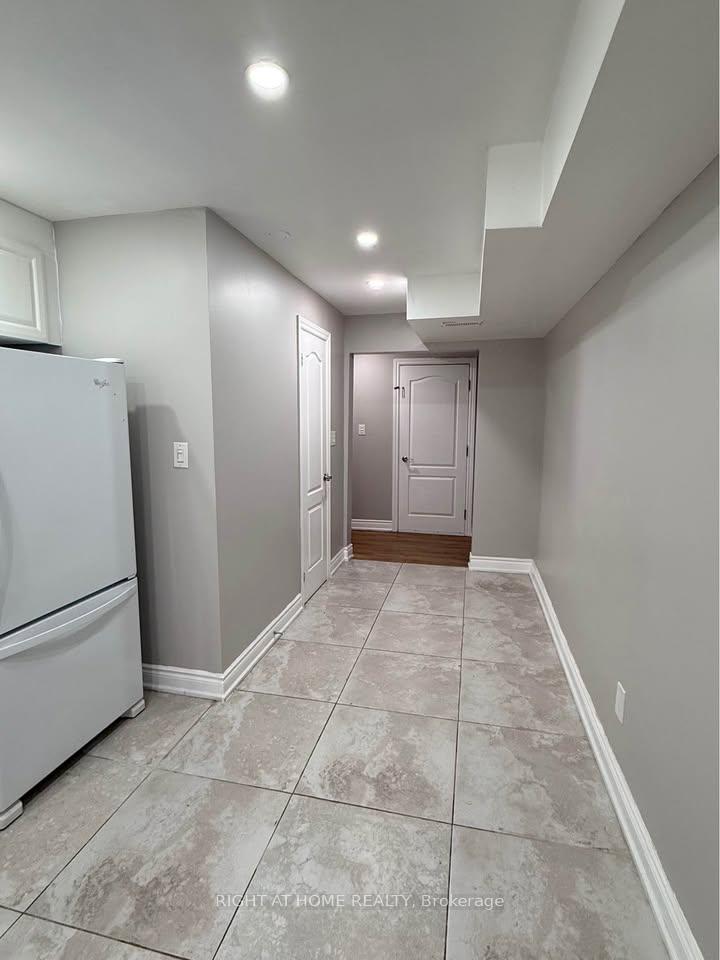 Photo 6 of 2468 Hensall Street, Mississauga, Cooksville — HOMEH
