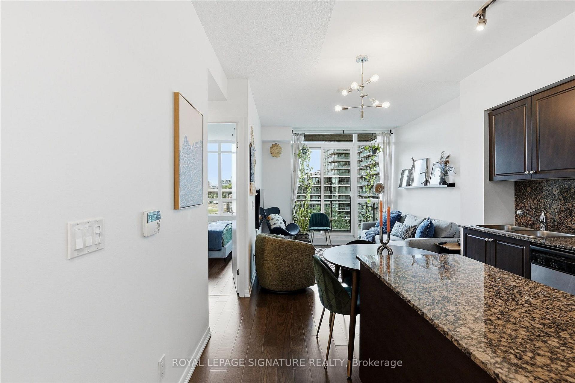 Photo 3 of Unit 711, 215 Fort York Boulevard, Toronto, Niagara — HOMEH