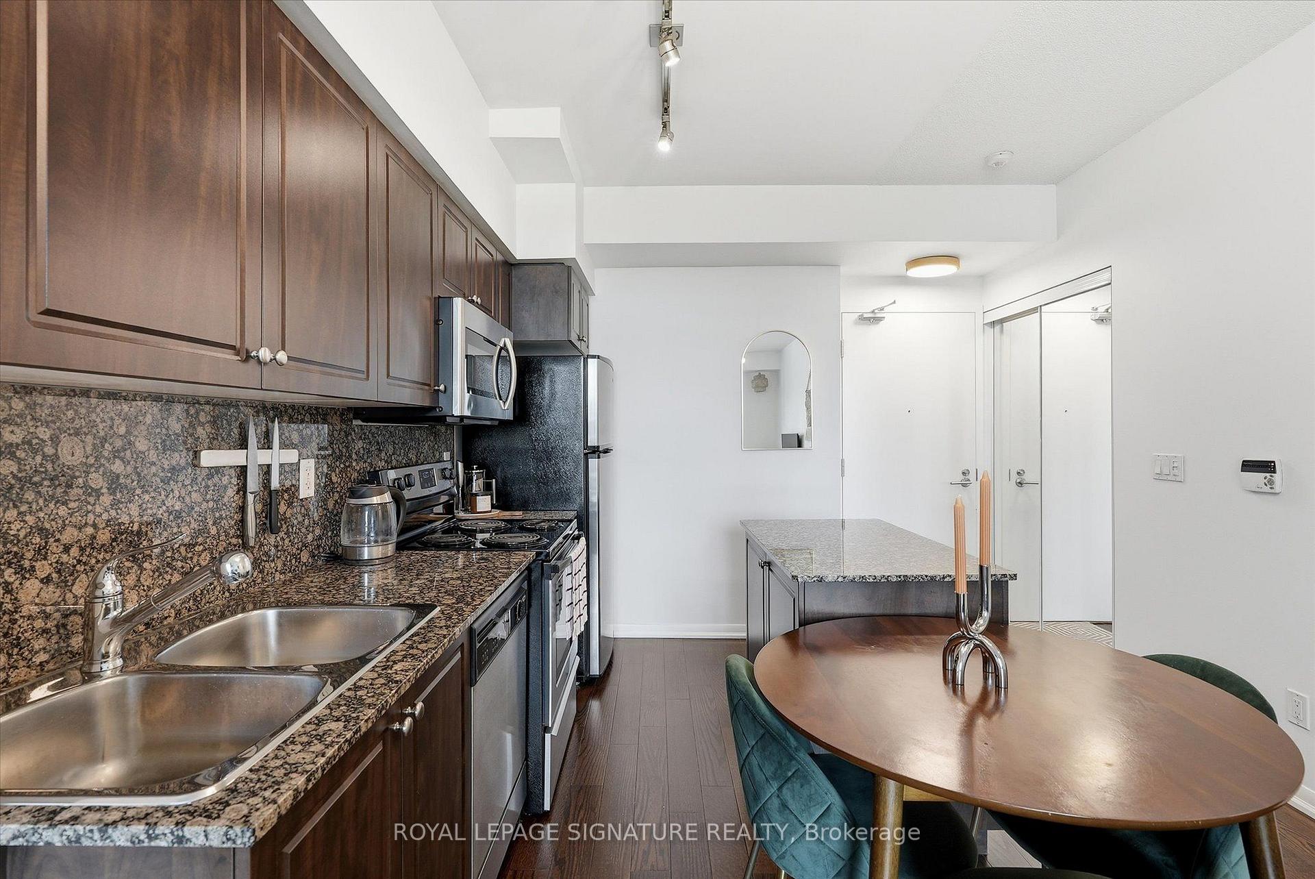 Photo 7 of Unit 711, 215 Fort York Boulevard, Toronto, Niagara — HOMEH