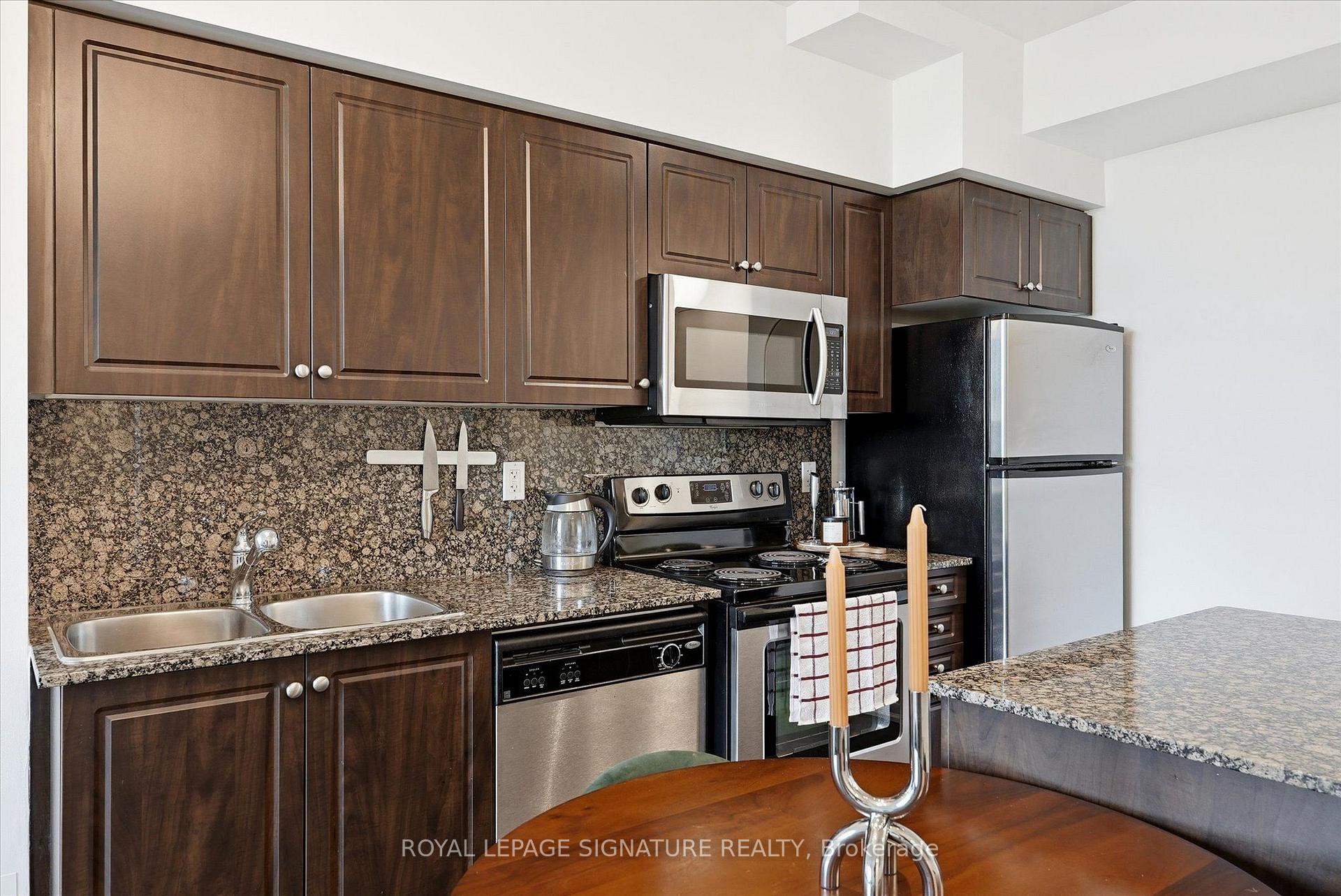 Photo 10 of Unit 711, 215 Fort York Boulevard, Toronto, Niagara — HOMEH