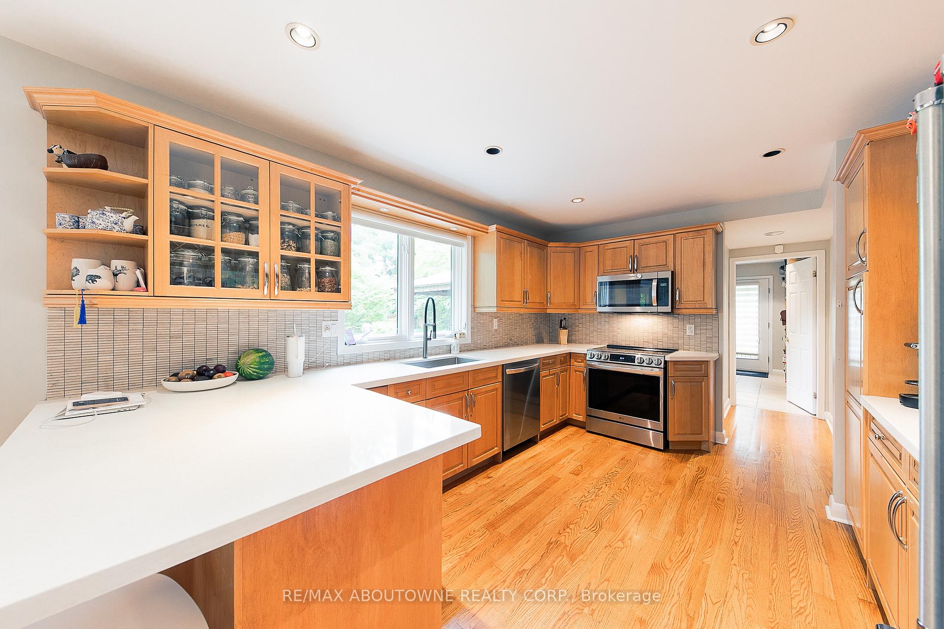 Photo 12 of 1290 Braeside Drive, Oakville, Morrison — HOMEH