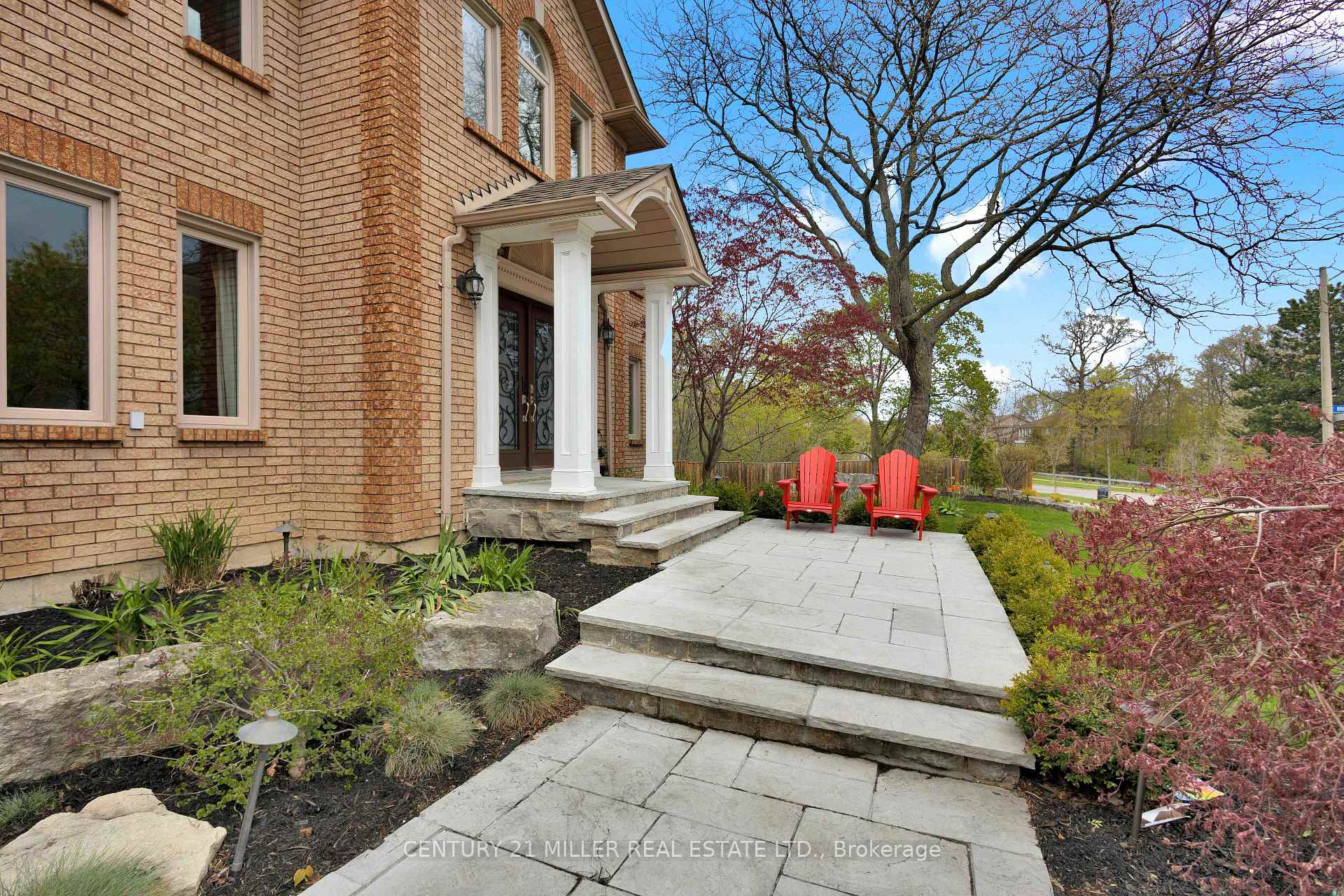 Photo 4 of 1398 Winterberry Drive, Burlington, Tyandaga — HOMEH