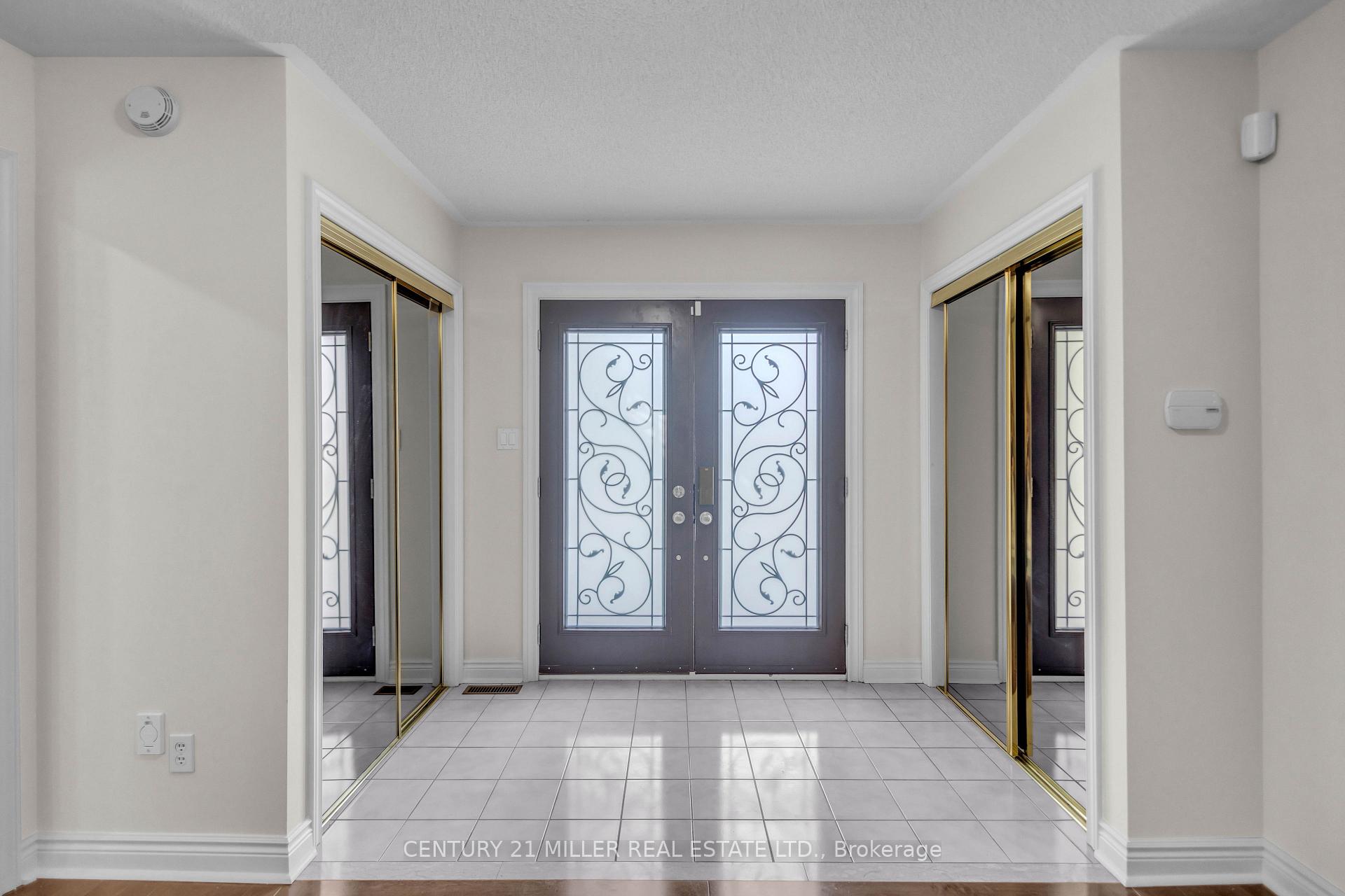 Photo 6 of 1398 Winterberry Drive, Burlington, Tyandaga — HOMEH