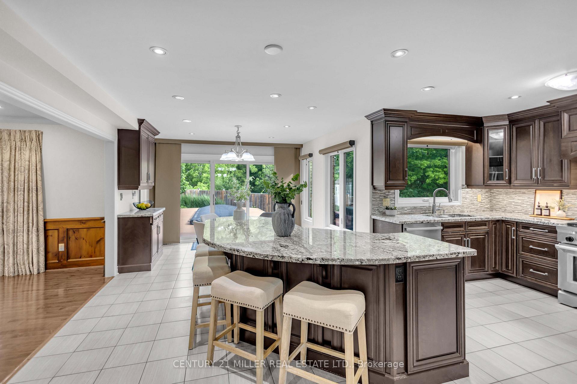 Photo 12 of 1398 Winterberry Drive, Burlington, Tyandaga — HOMEH