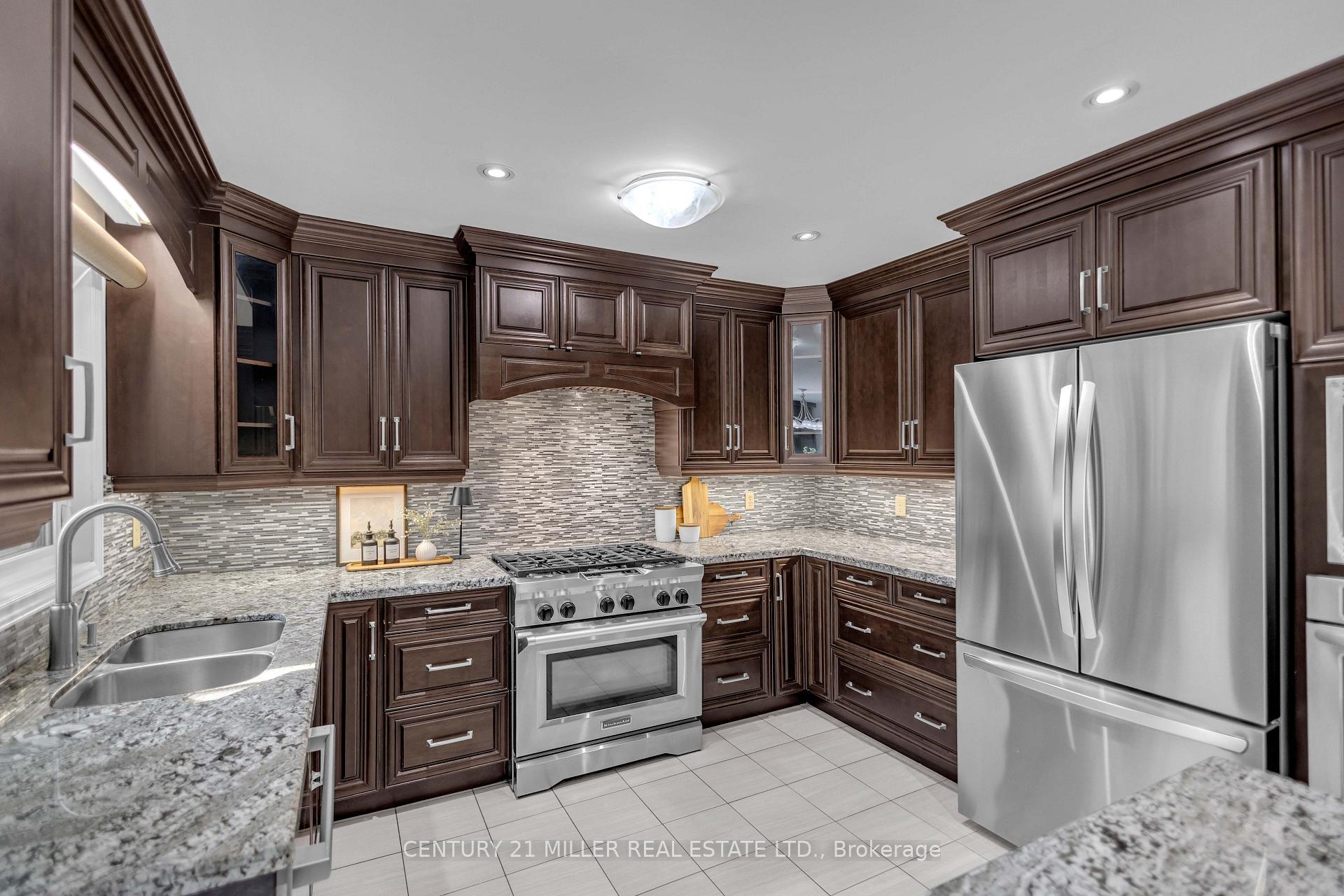 Photo 14 of 1398 Winterberry Drive, Burlington, Tyandaga — HOMEH