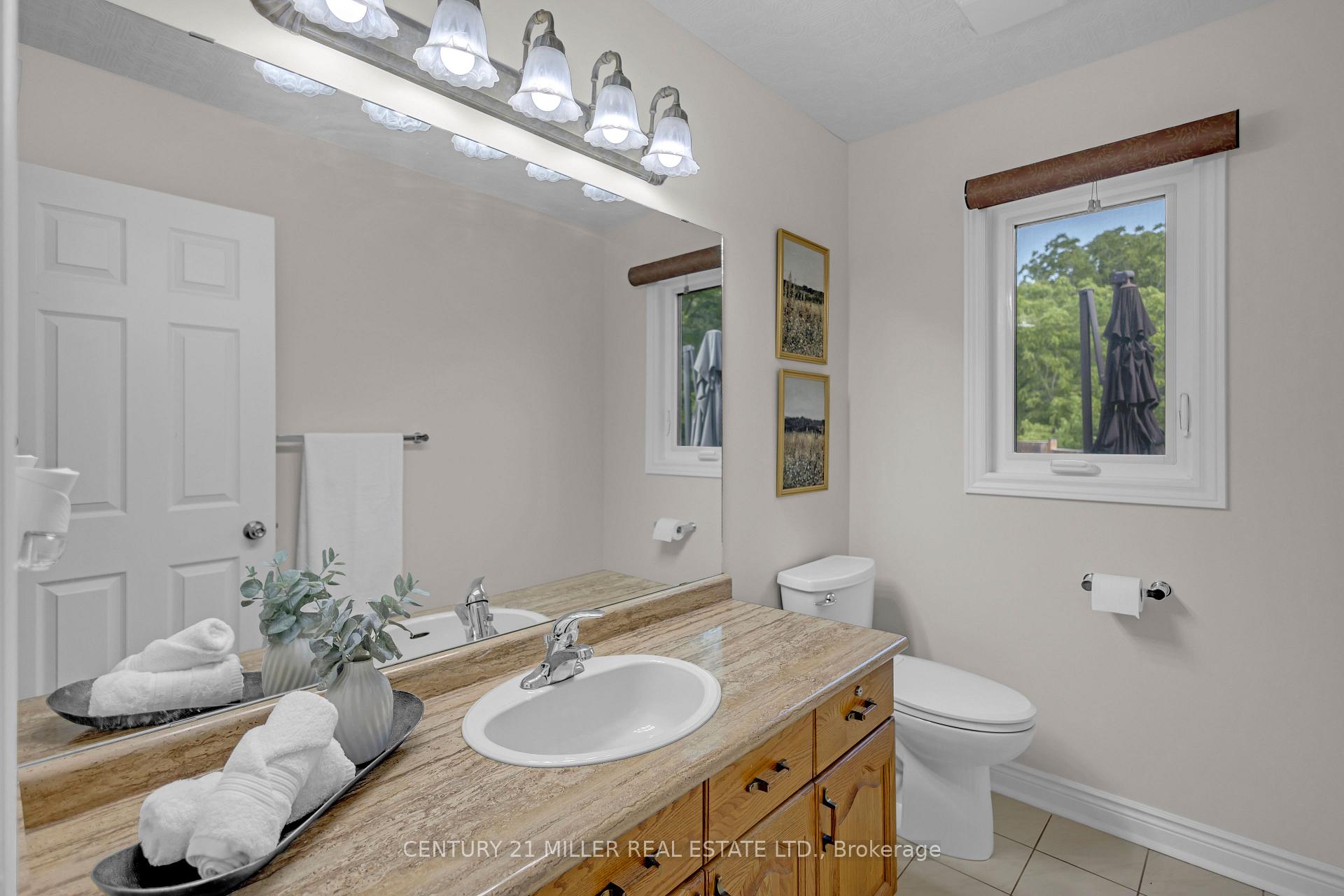 Photo 22 of 1398 Winterberry Drive, Burlington, Tyandaga — HOMEH