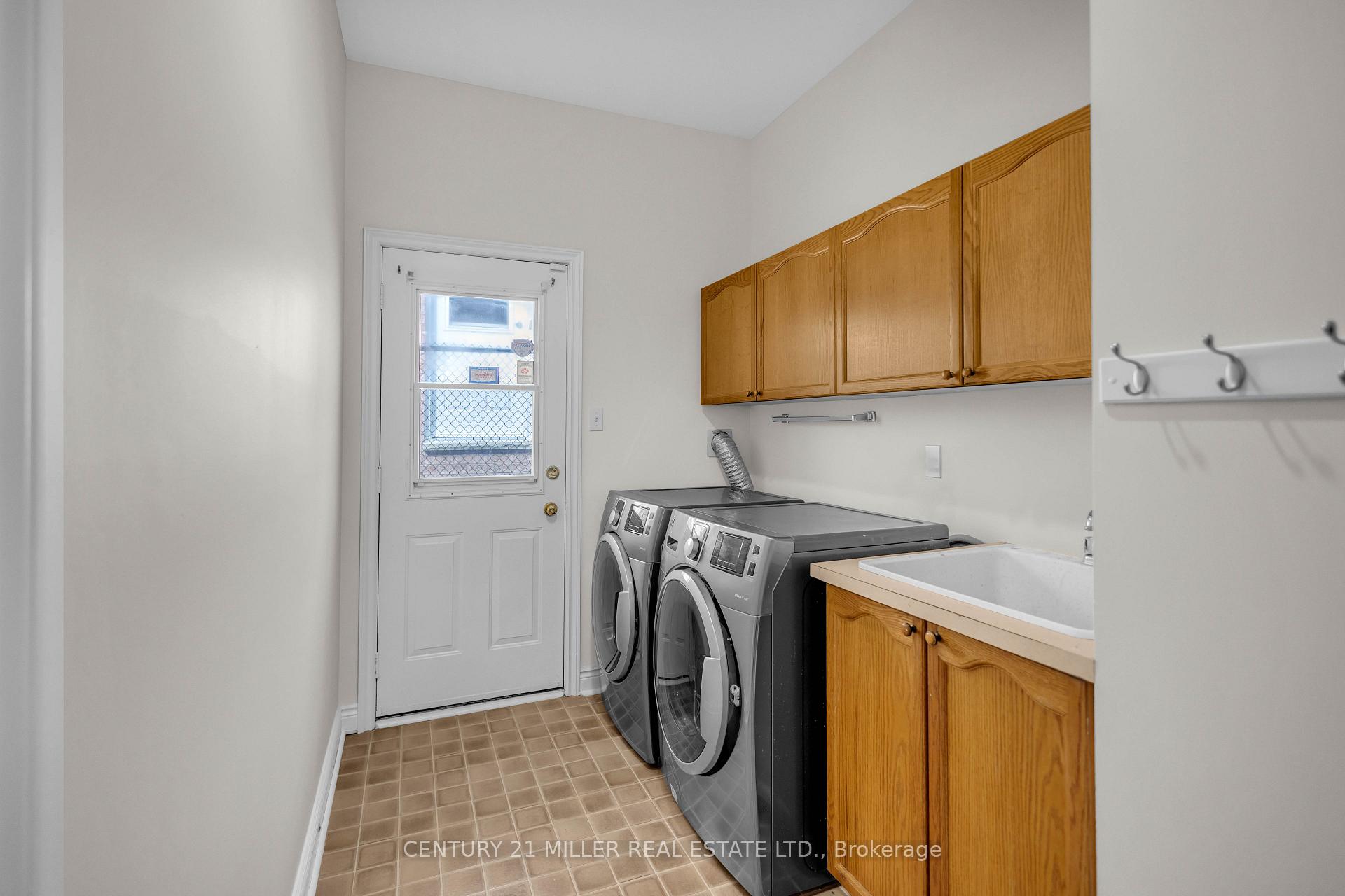 Photo 23 of 1398 Winterberry Drive, Burlington, Tyandaga — HOMEH