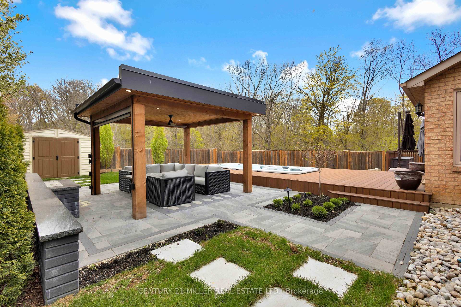 Photo 42 of 1398 Winterberry Drive, Burlington, Tyandaga — HOMEH