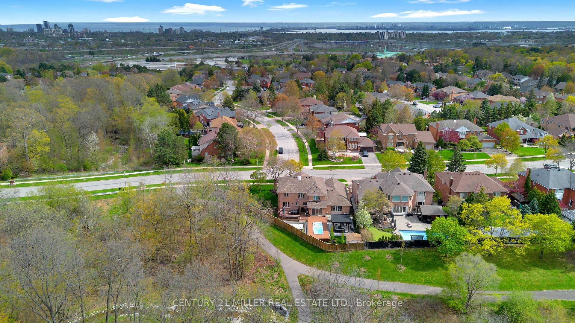 Photo 46 of 1398 Winterberry Drive, Burlington, Tyandaga — HOMEH