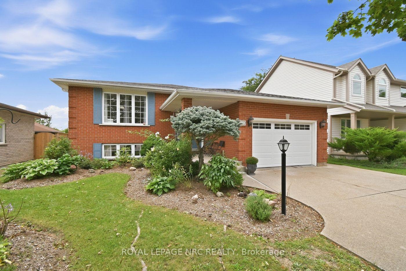 Photo 2 of 39 West Farmington Drive, St. Catharines, Grapeview — HOMEH