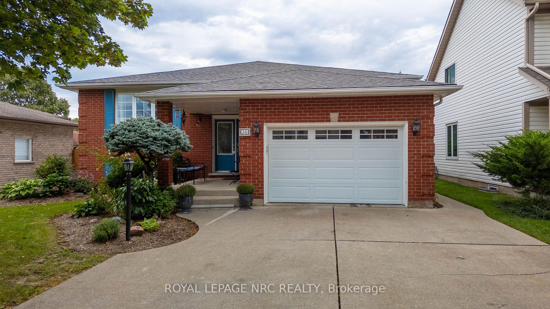 Photo 3 of 39 West Farmington Drive, St. Catharines, Grapeview — HOMEH