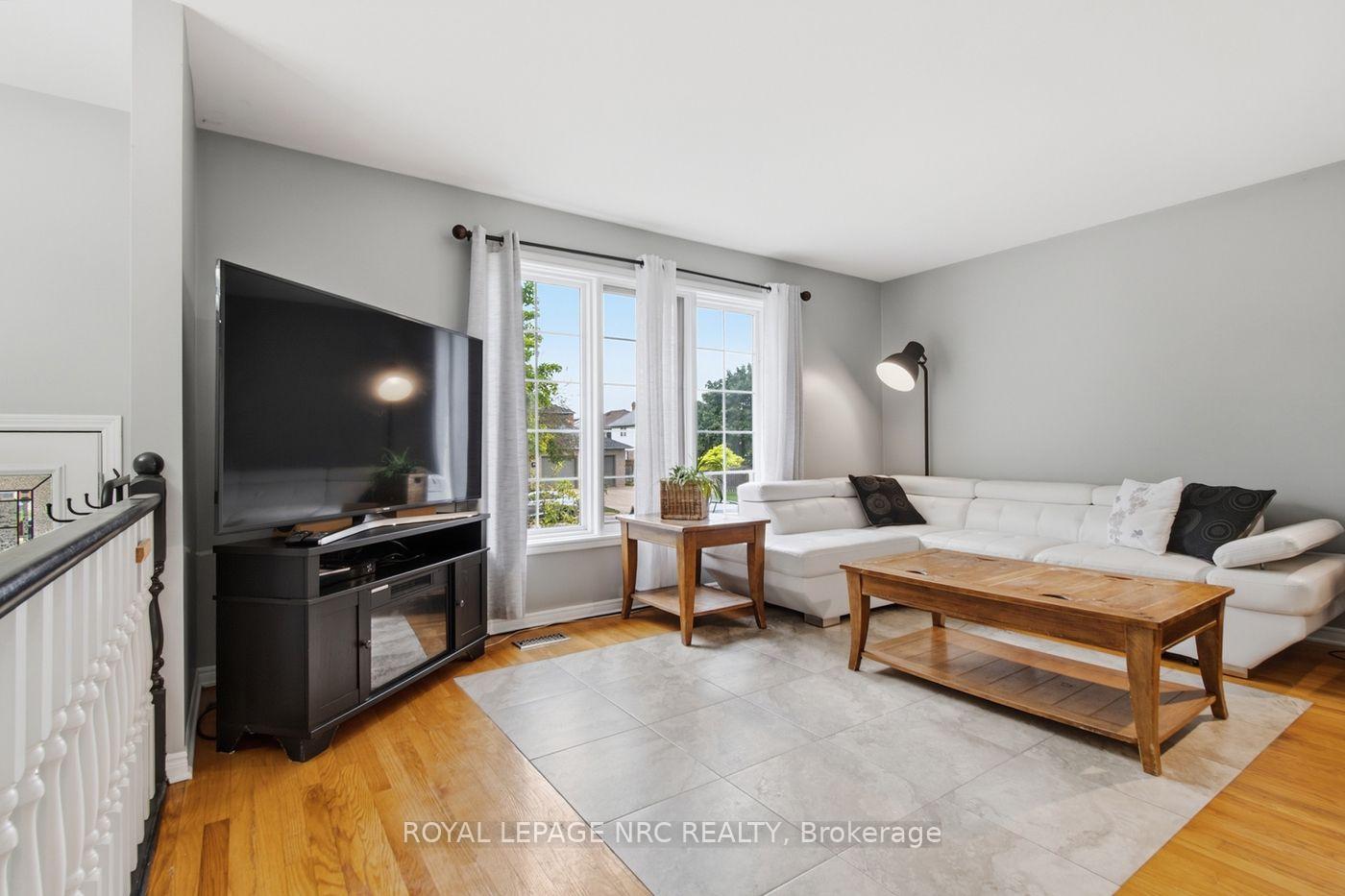 Photo 5 of 39 West Farmington Drive, St. Catharines, Grapeview — HOMEH