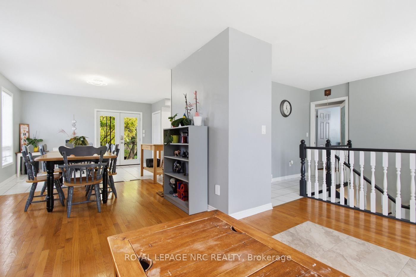 Photo 7 of 39 West Farmington Drive, St. Catharines, Grapeview — HOMEH