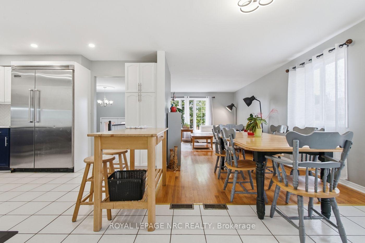 Photo 9 of 39 West Farmington Drive, St. Catharines, Grapeview — HOMEH