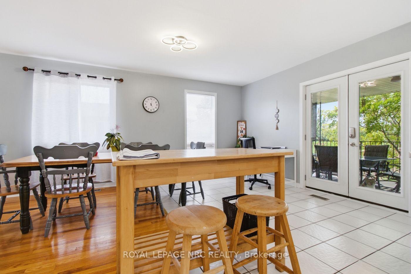 Photo 10 of 39 West Farmington Drive, St. Catharines, Grapeview — HOMEH