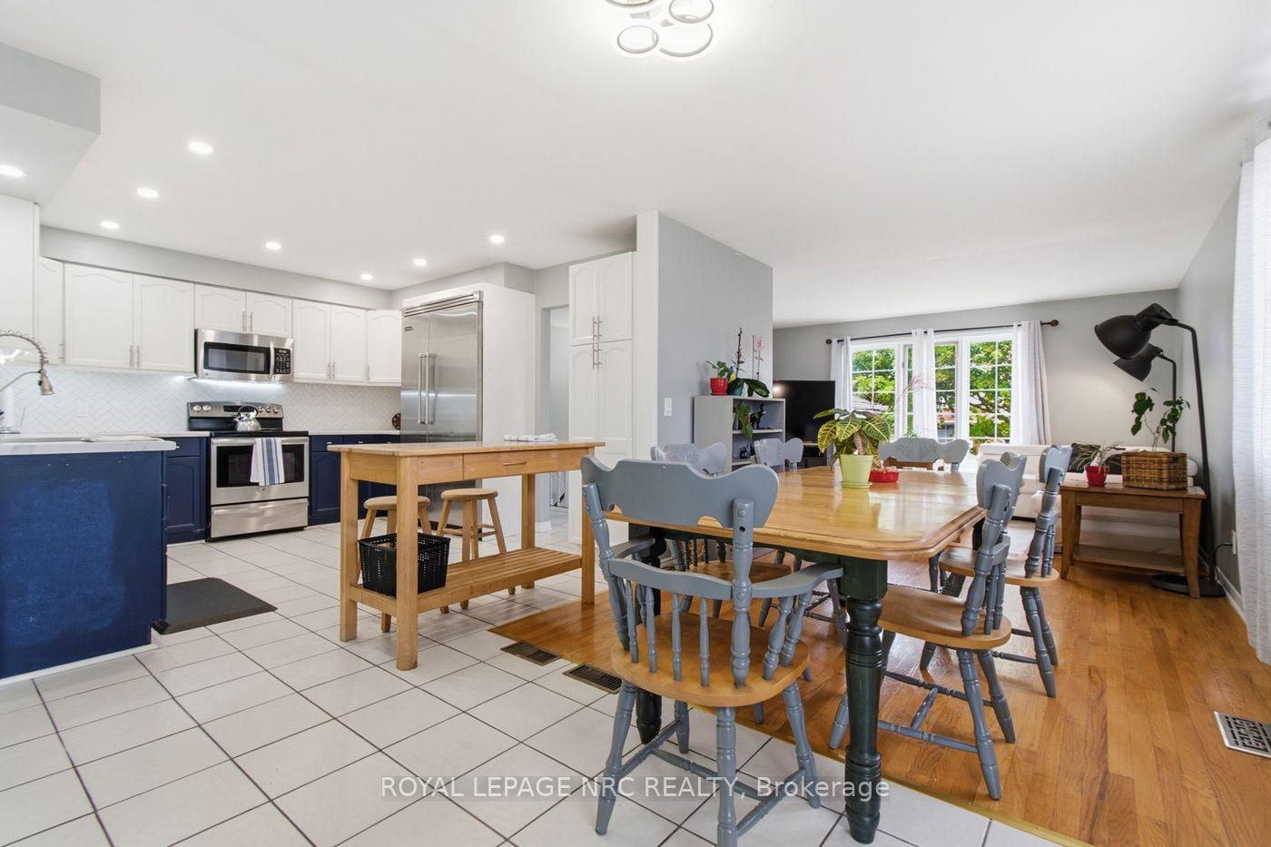 Photo 11 of 39 West Farmington Drive, St. Catharines, Grapeview — HOMEH