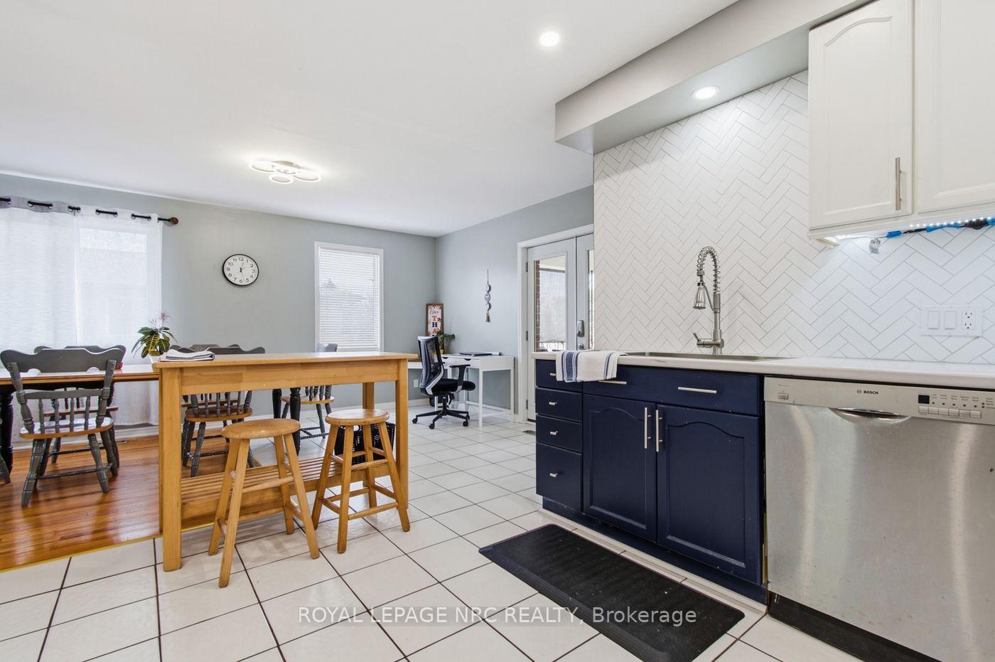 Photo 13 of 39 West Farmington Drive, St. Catharines, Grapeview — HOMEH