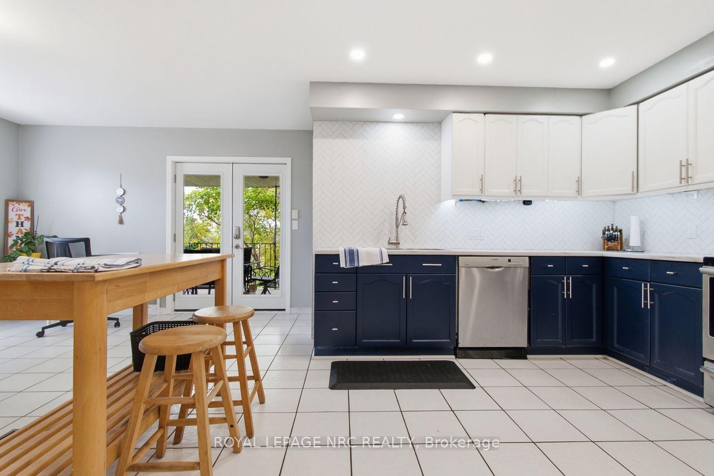 Photo 14 of 39 West Farmington Drive, St. Catharines, Grapeview — HOMEH