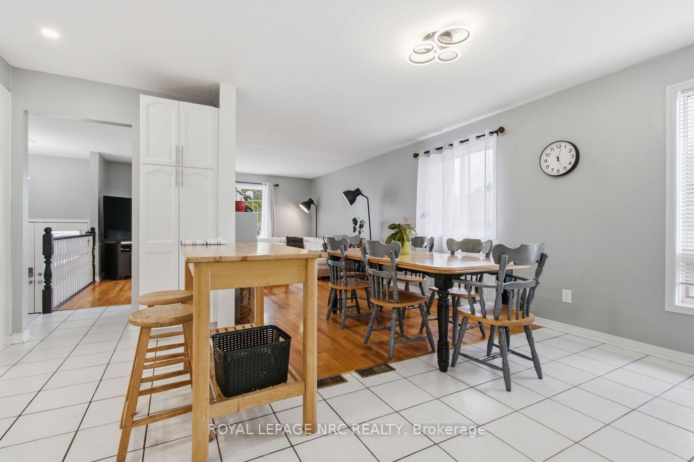 Photo 15 of 39 West Farmington Drive, St. Catharines, Grapeview — HOMEH