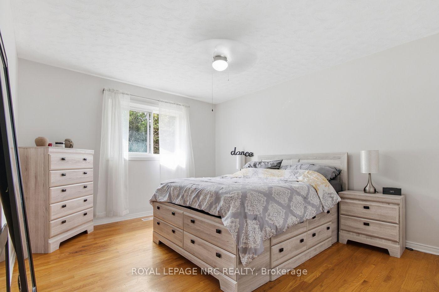 Photo 17 of 39 West Farmington Drive, St. Catharines, Grapeview — HOMEH