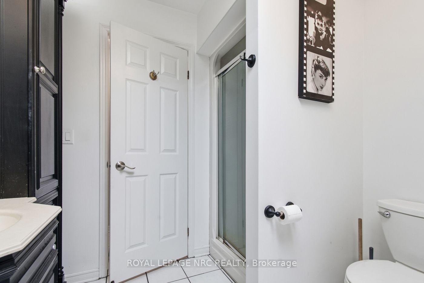 Photo 21 of 39 West Farmington Drive, St. Catharines, Grapeview — HOMEH