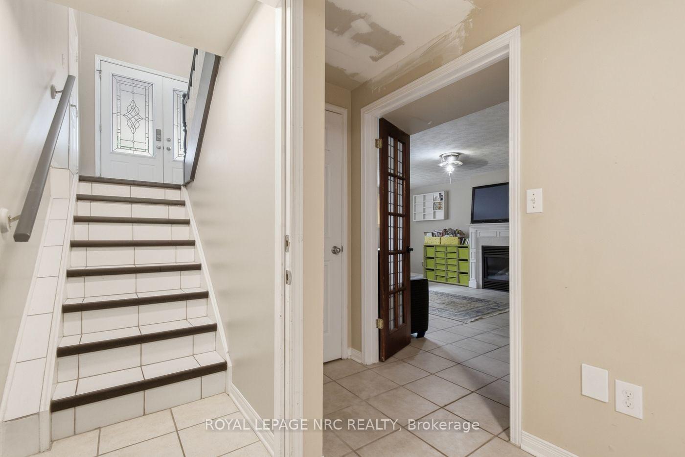 Photo 23 of 39 West Farmington Drive, St. Catharines, Grapeview — HOMEH