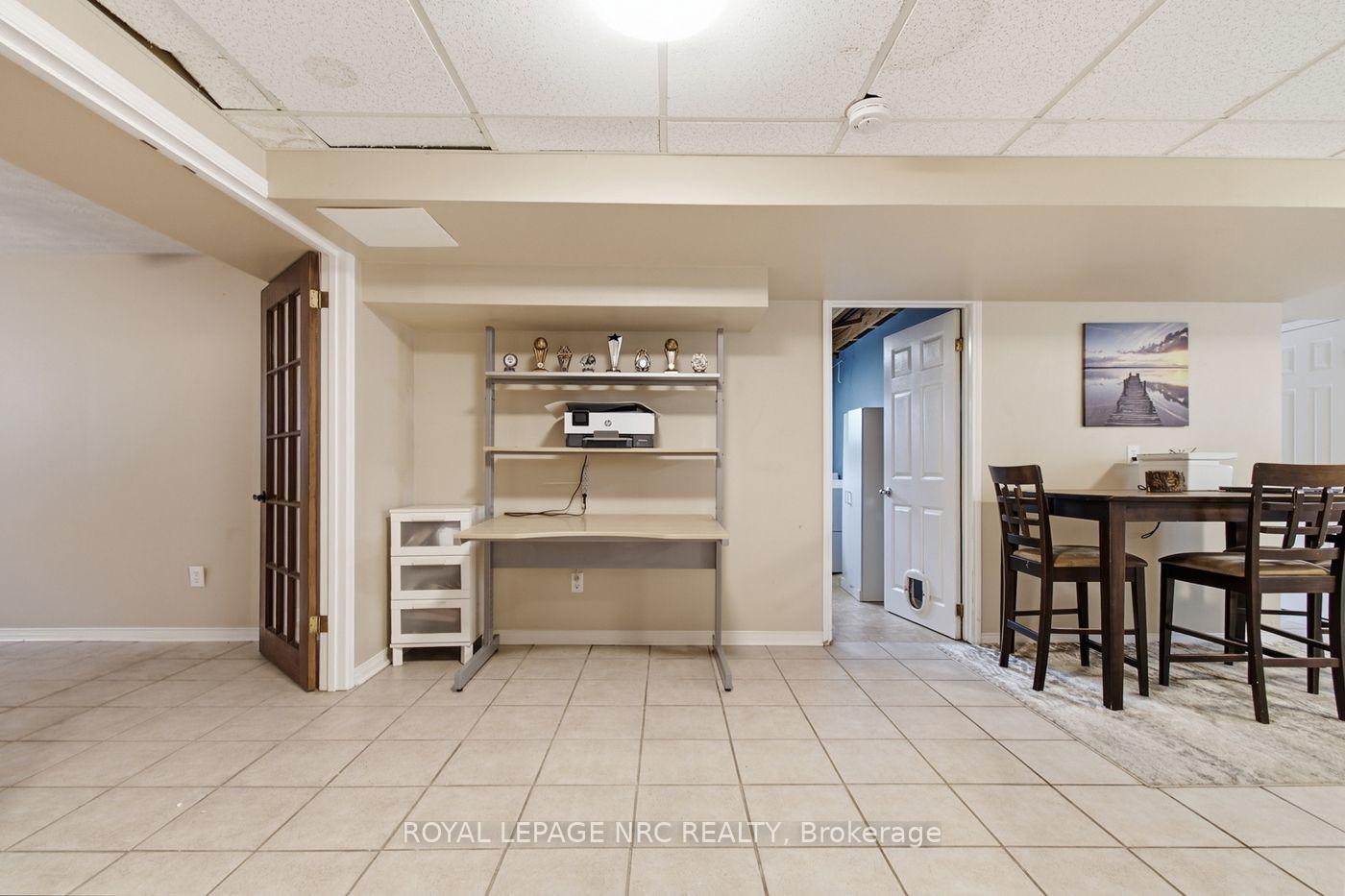 Photo 25 of 39 West Farmington Drive, St. Catharines, Grapeview — HOMEH