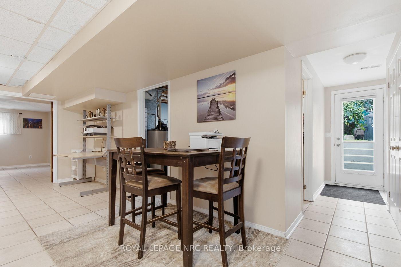 Photo 27 of 39 West Farmington Drive, St. Catharines, Grapeview — HOMEH