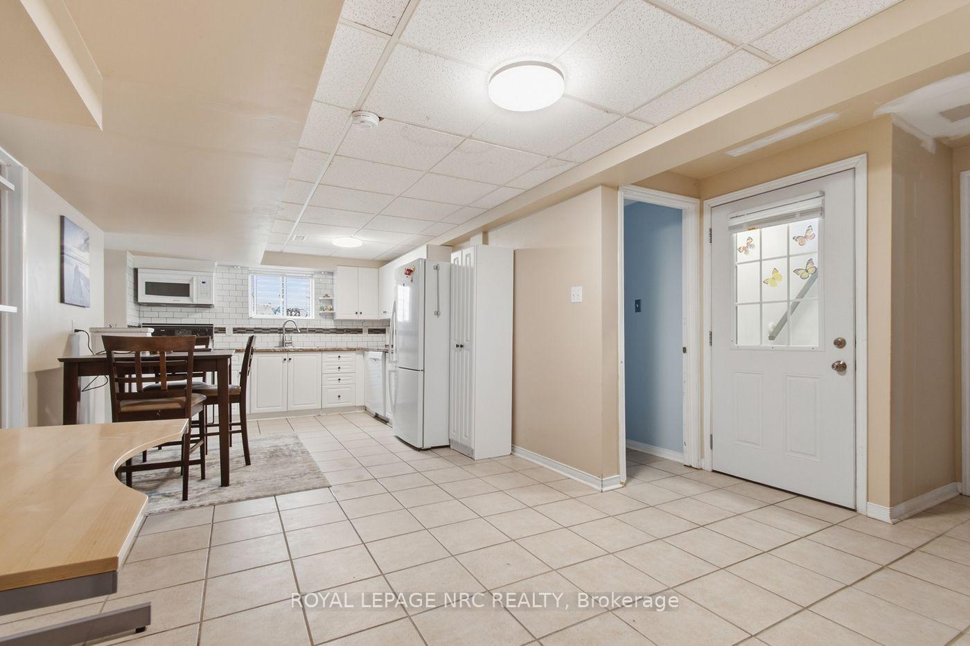 Photo 28 of 39 West Farmington Drive, St. Catharines, Grapeview — HOMEH
