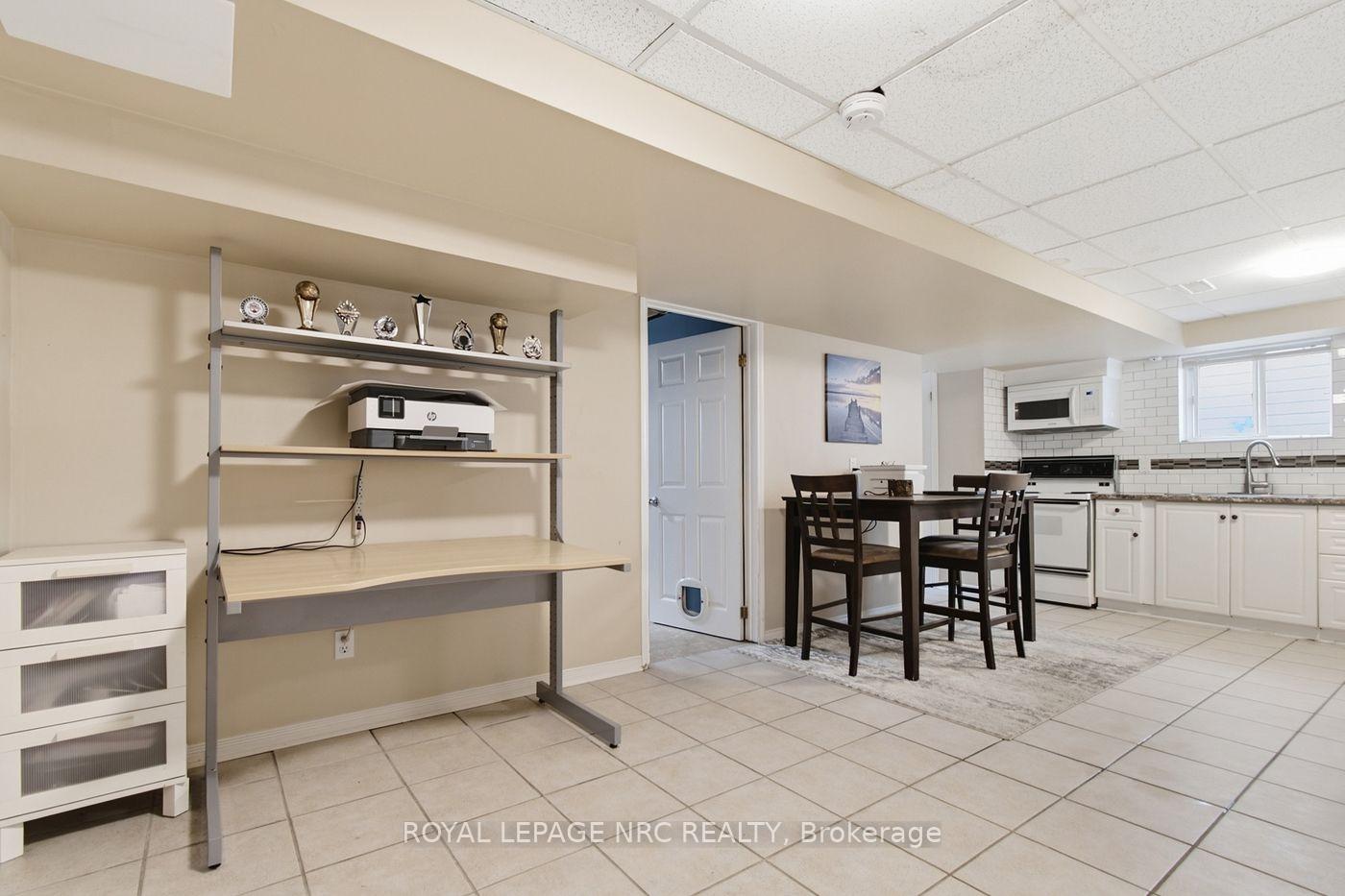 Photo 29 of 39 West Farmington Drive, St. Catharines, Grapeview — HOMEH